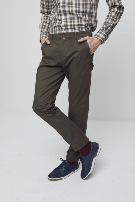 Pantalón básico Outlet