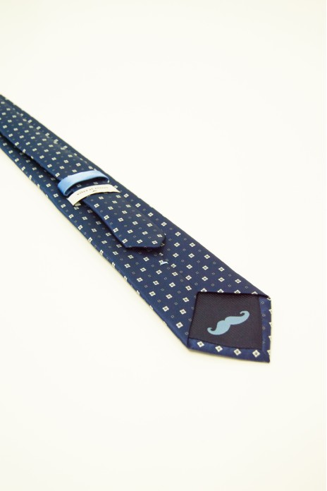 Corbata ancha s/ Canis -...