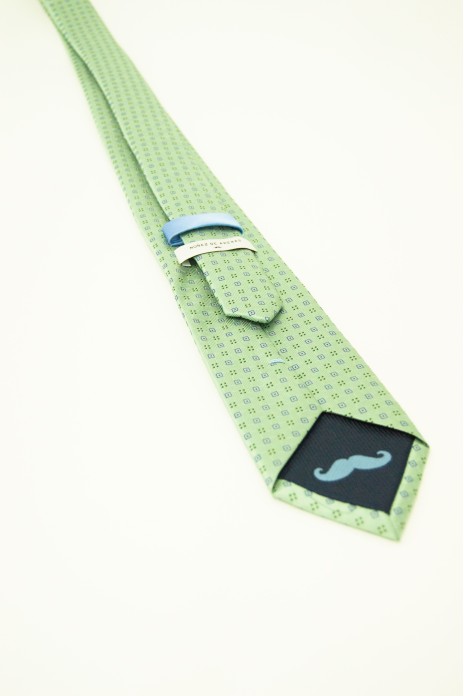 Corbata ancha s/ Dene -...