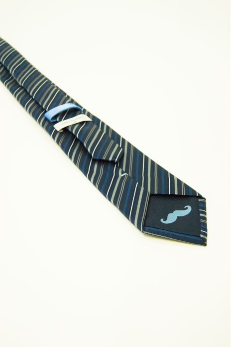 Corbata ancha s/ Utu -...