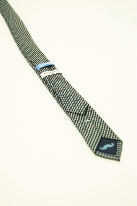 Corbata estrecha s/ Ravi -...