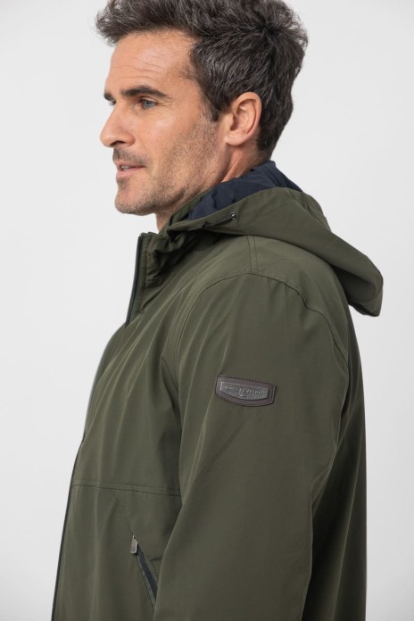 Cazadora capucha s/ Centavo...