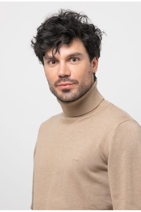 Cuello vuelto liso s/ Tenet...