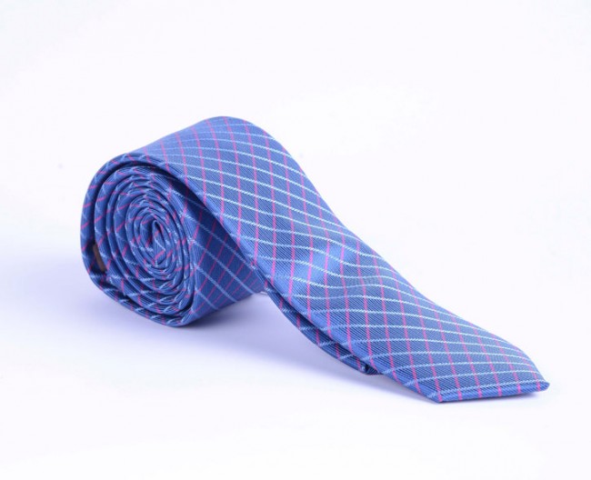 Corbata azul a rayas de seda