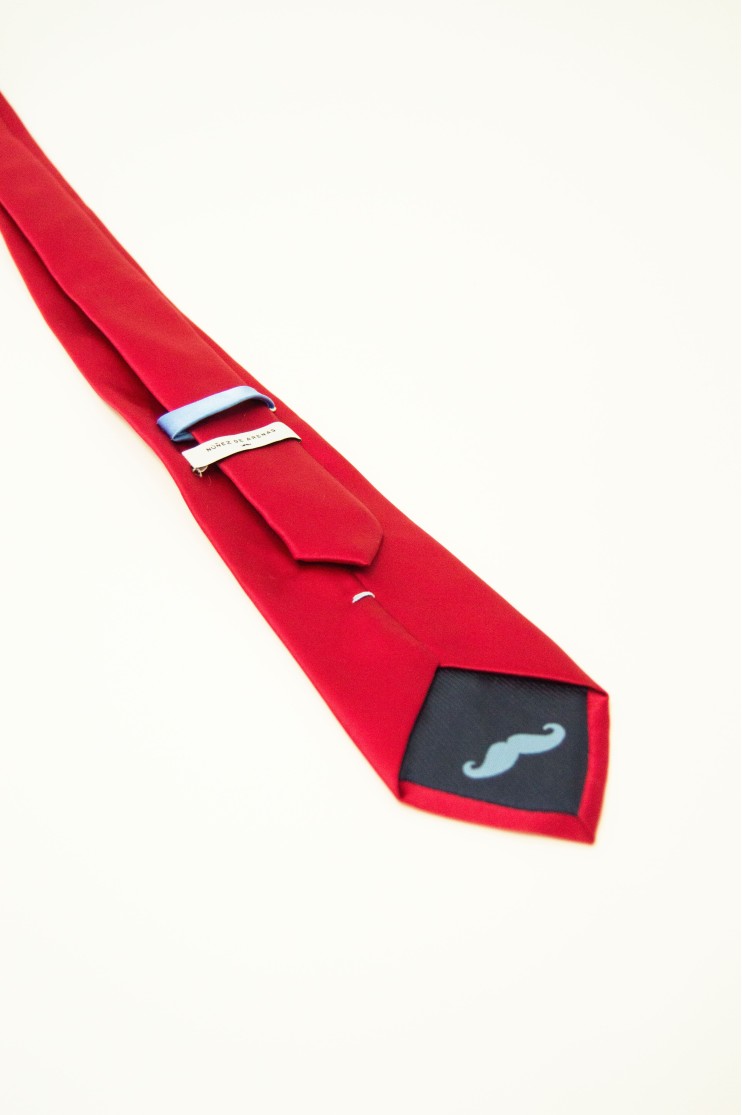 Corbata lisa raso s/ oscuro