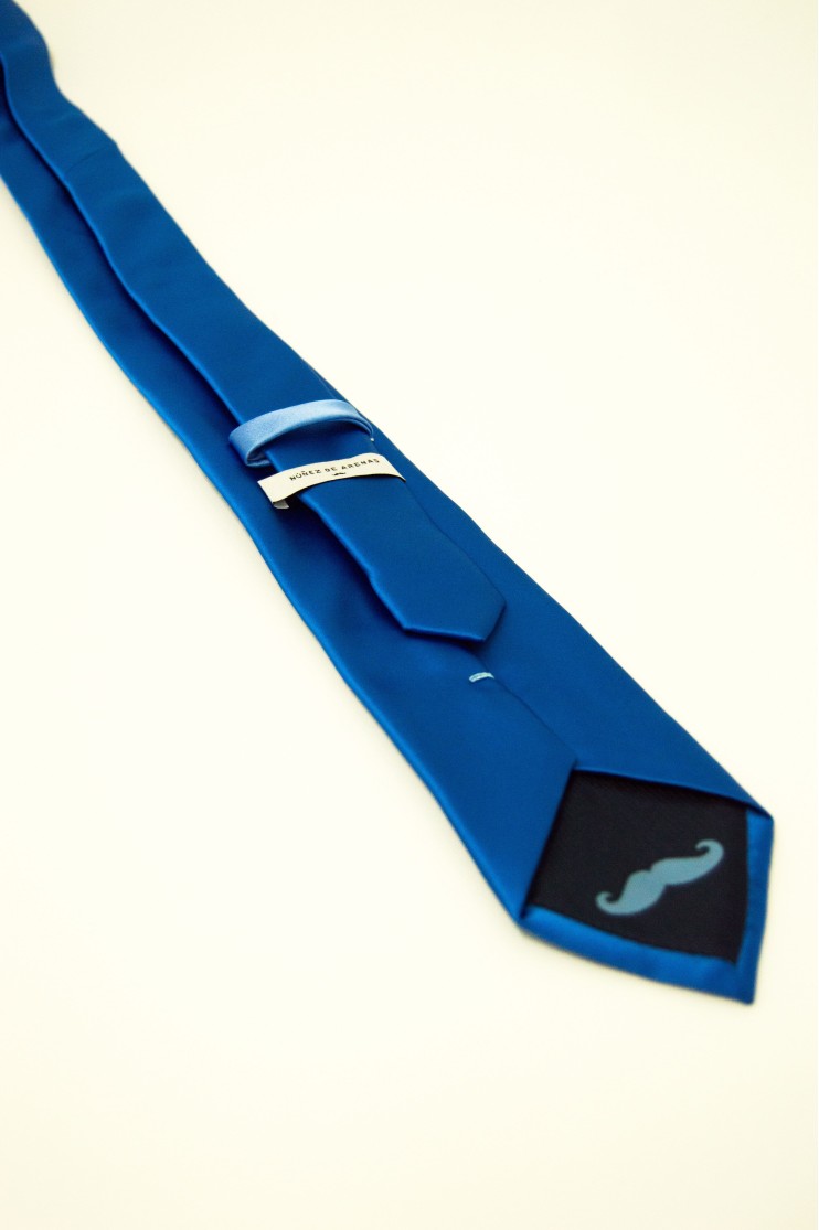 Corbata lisa raso s/ oscuro