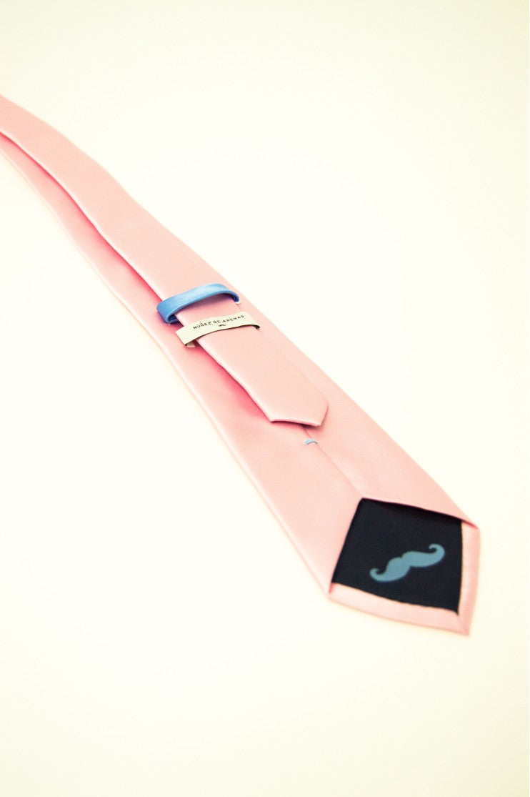 Corbata lisa raso s/ oscuro