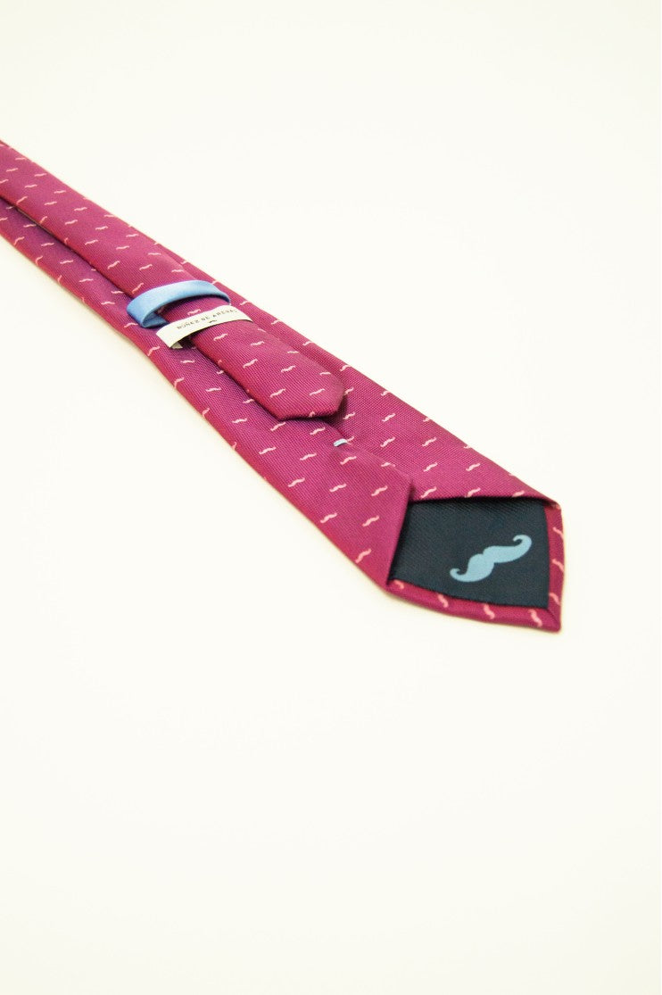 Corbata ancha Bigotes