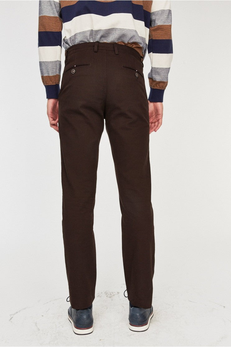 Pantalón Chino básico Outlet