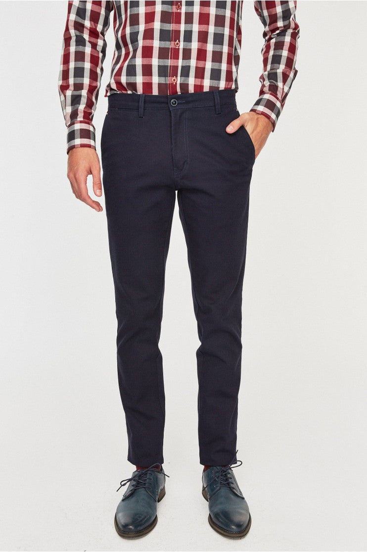 Pantalón Chino básico Outlet