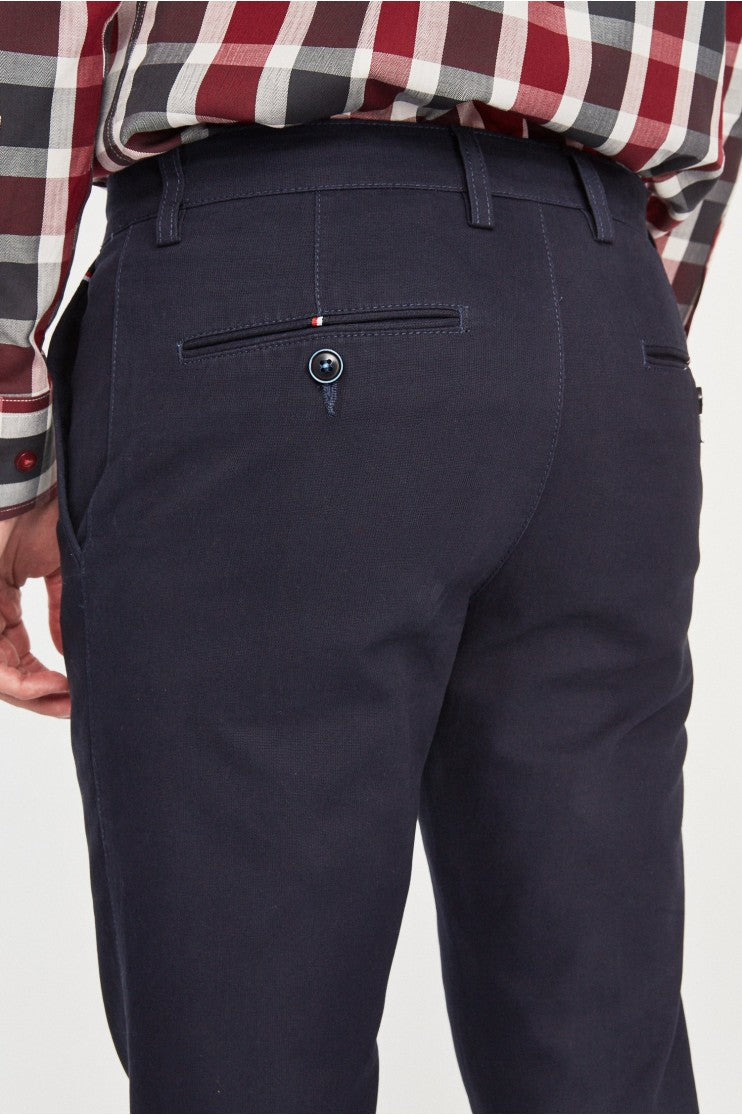 Pantalón Chino básico Outlet