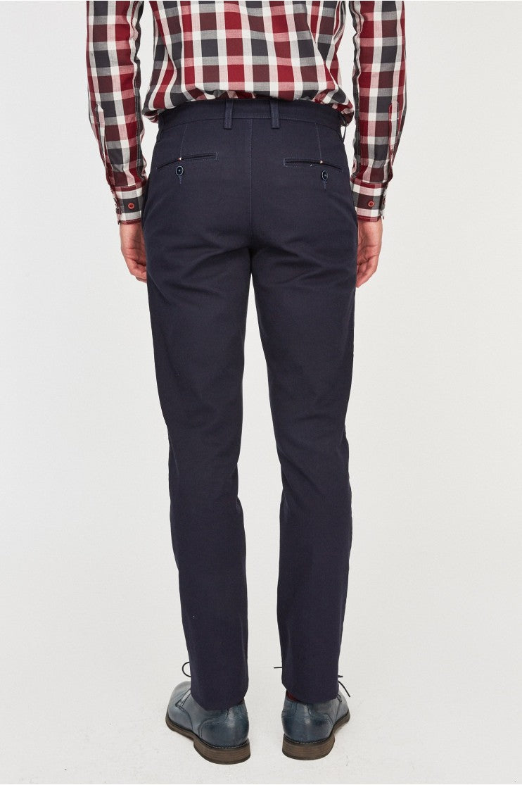 Pantalón Chino básico Outlet