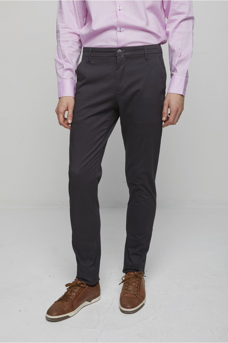 Pantalón básico Outlet
