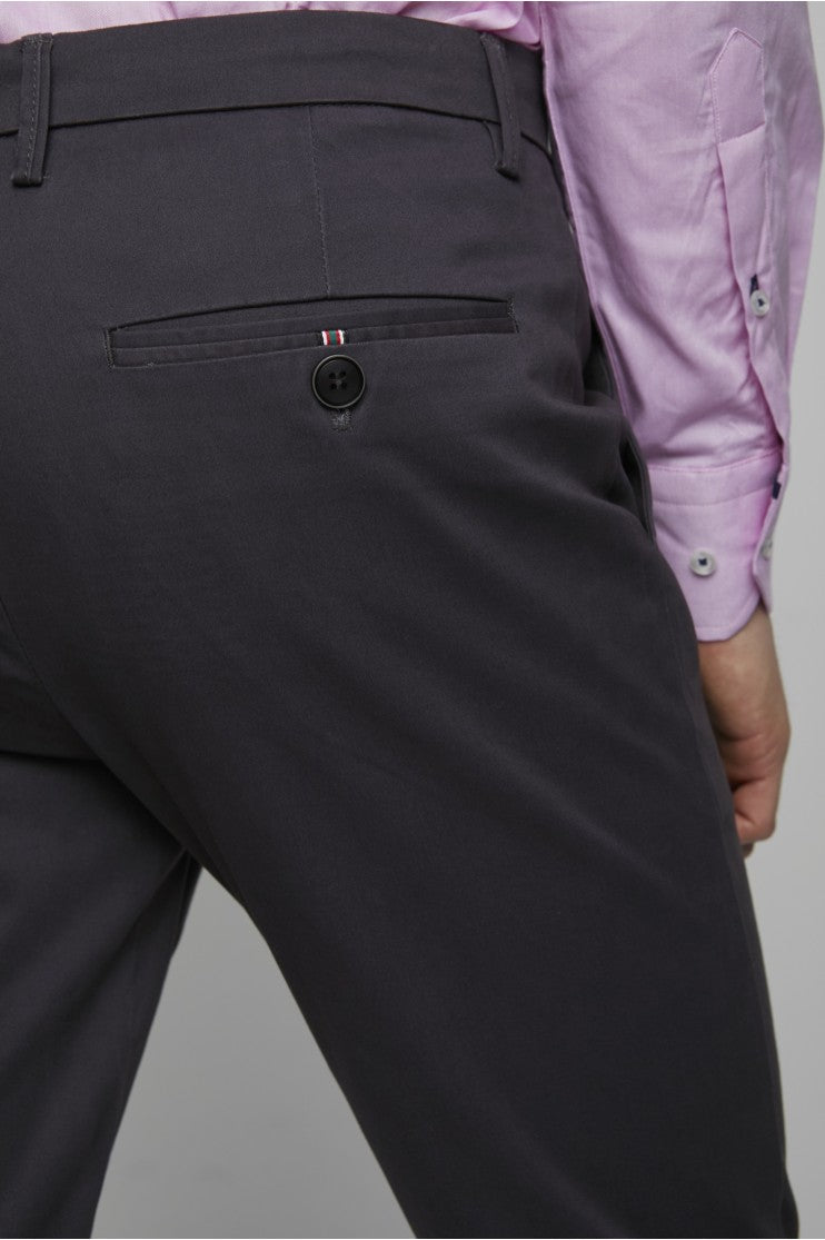 Pantalón básico Outlet