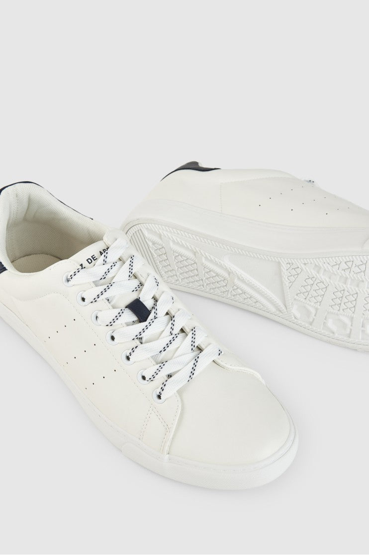 Zapatilla sport ladrón