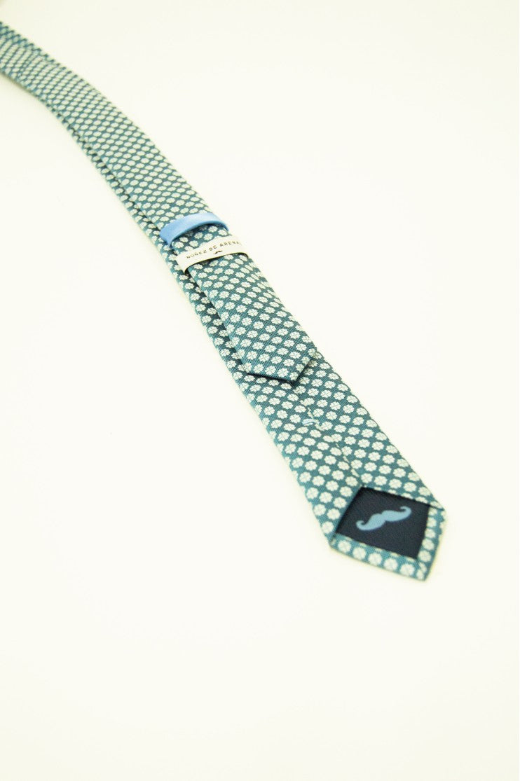 Corbata estrecha s/ Quilla