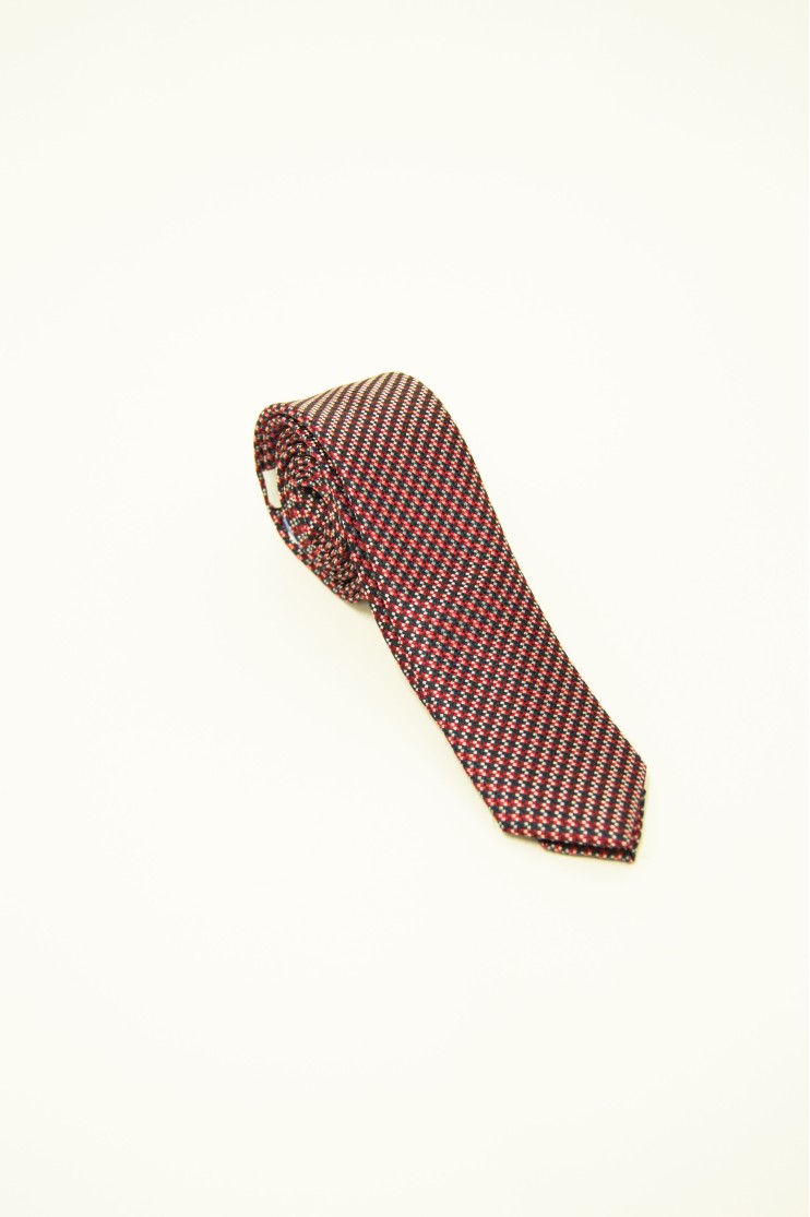 Corbata estrecha s/ Ravi