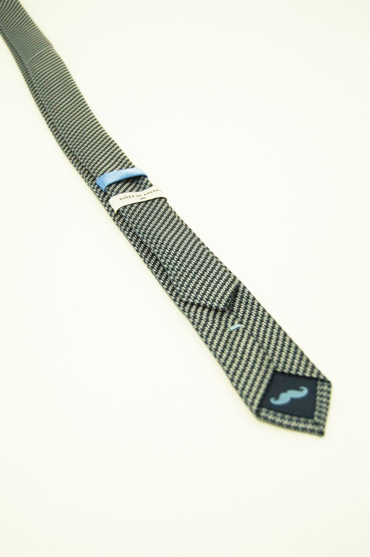 Corbata estrecha s/ Ravi