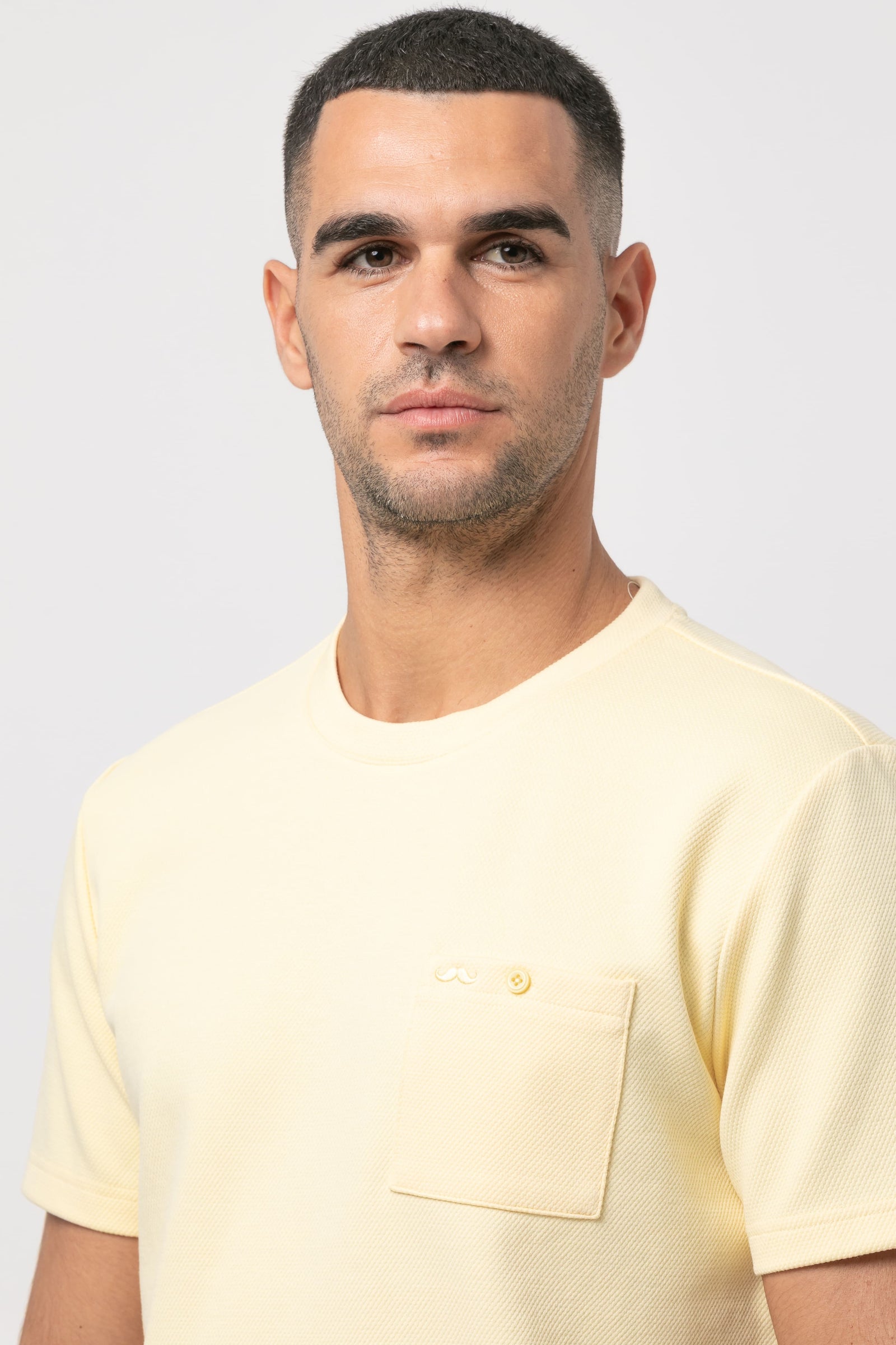 Camiseta bolsillo s/ sombrero