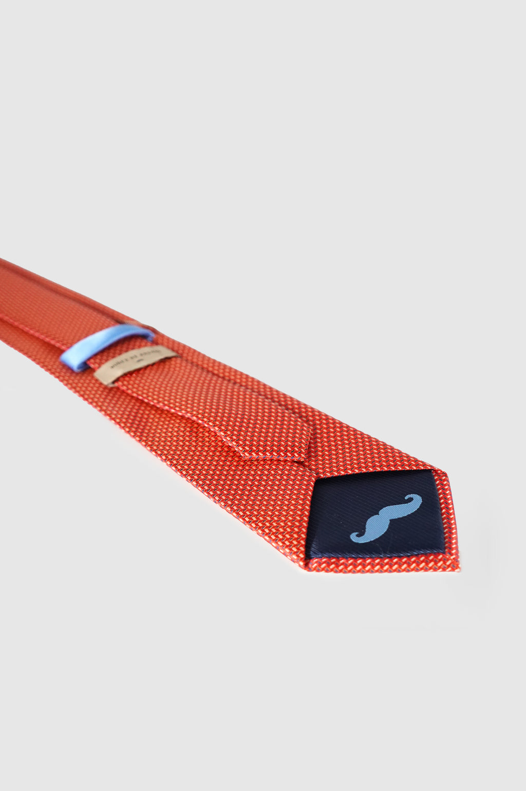 Corbata ancha lisa