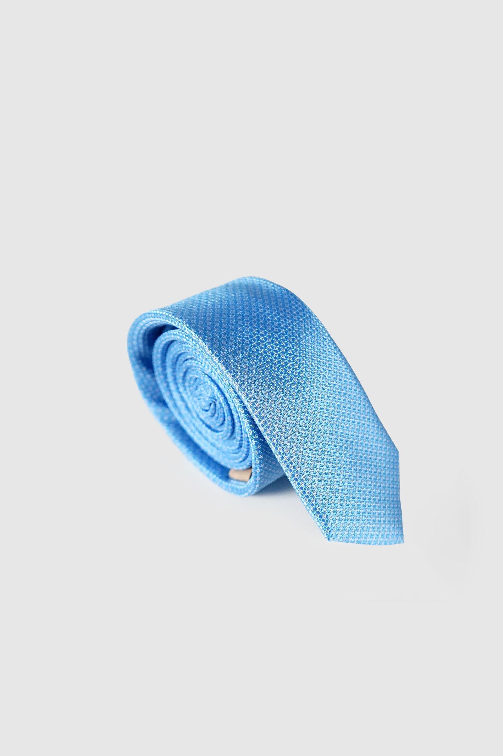Corbata estrecha lisa
