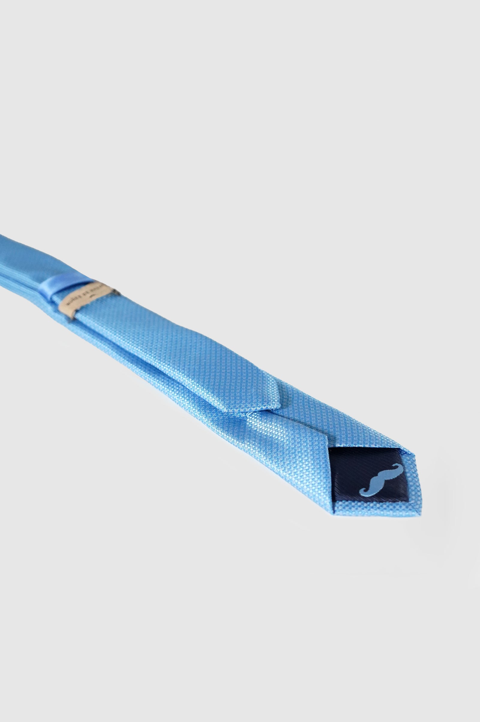 Corbata estrecha lisa